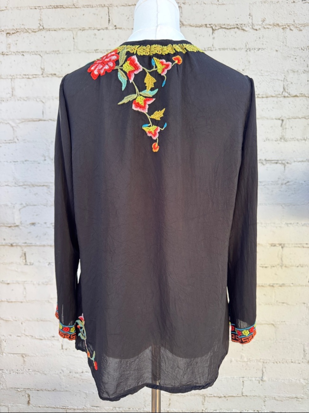 Johnny Was Suko Tunic Top Black Embroidered V-Neck Size Petite M - Picture 7 of 15